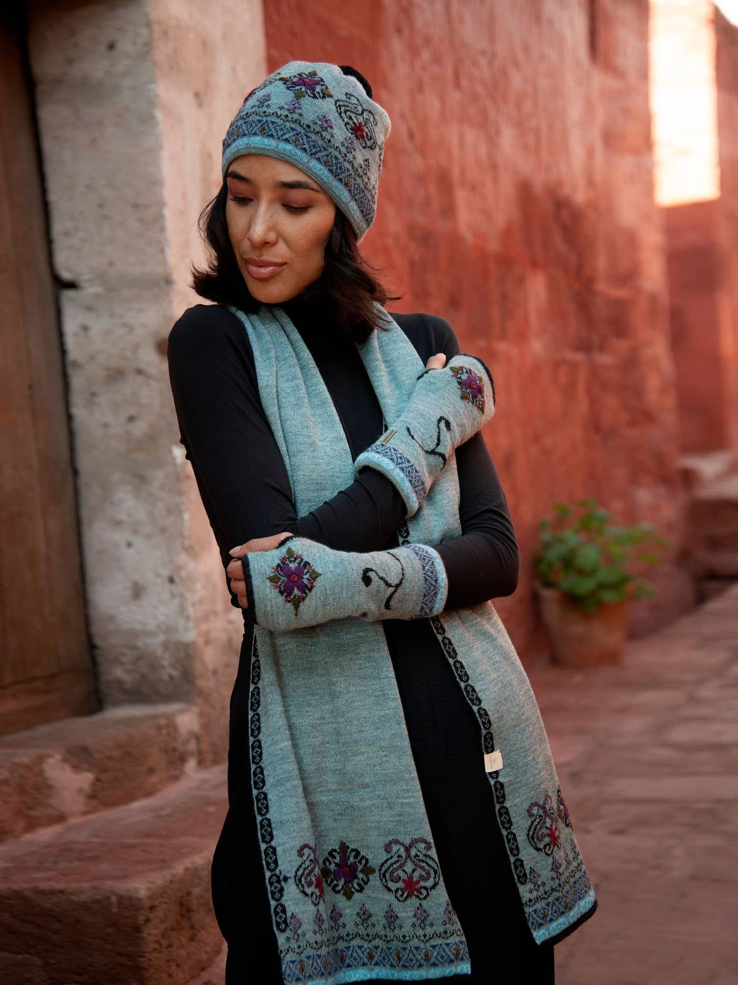 Eva Alpaca Scarf | Hand Embroidery Mint