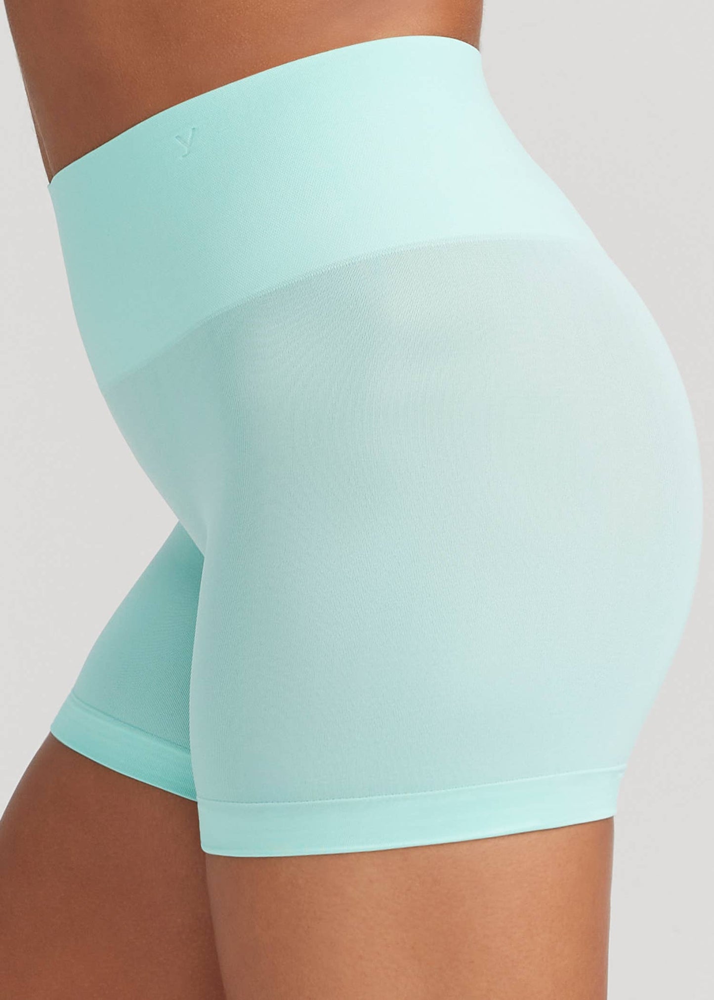 Isla Ultralight Shaping Short - Seamless: Almond