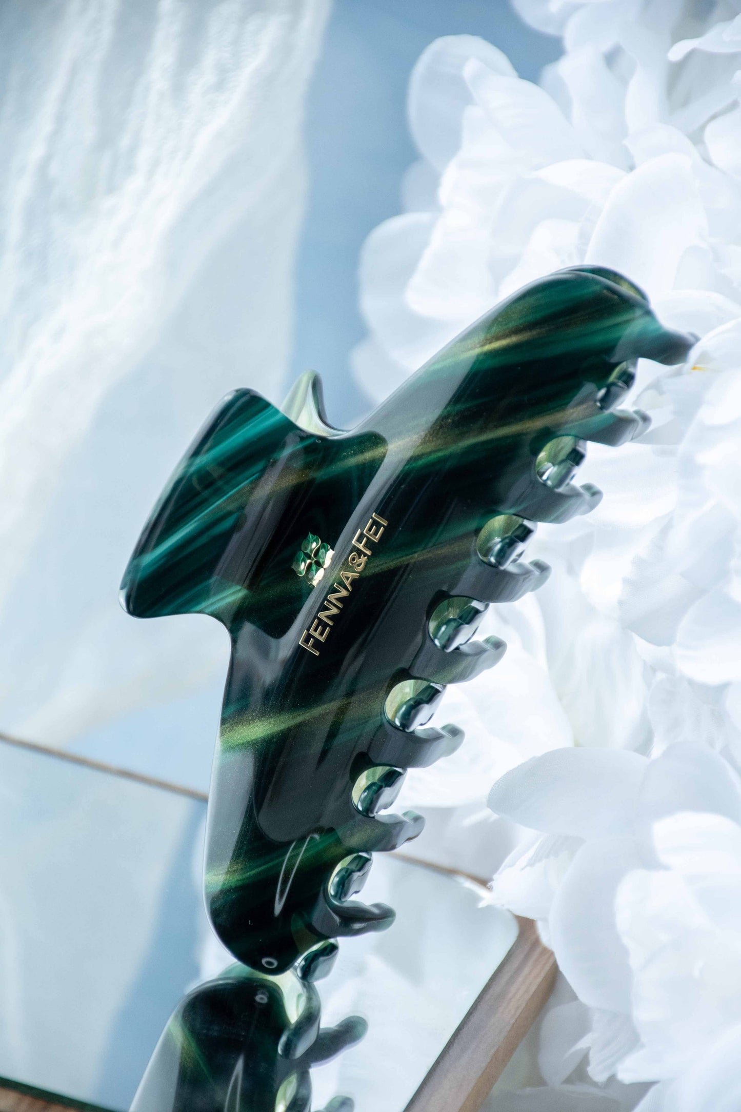 Glamour Grip Wave Claw in Roscoelite | Emerald Gold Shimmer | Italian Acetate Tortoise Large Small Hair Clip