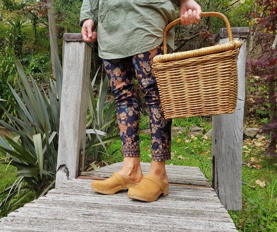 Clogs Greta Tan Brown Nubuck | Swedish Clogs