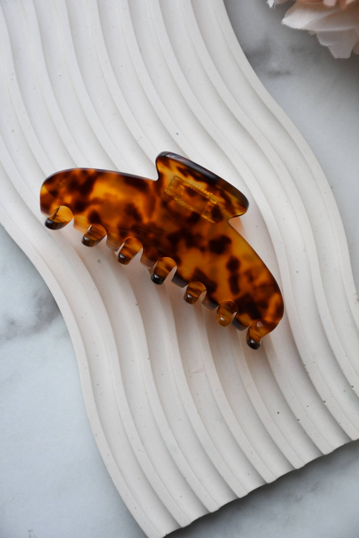 Oval Acetate Hair Claw | Classic