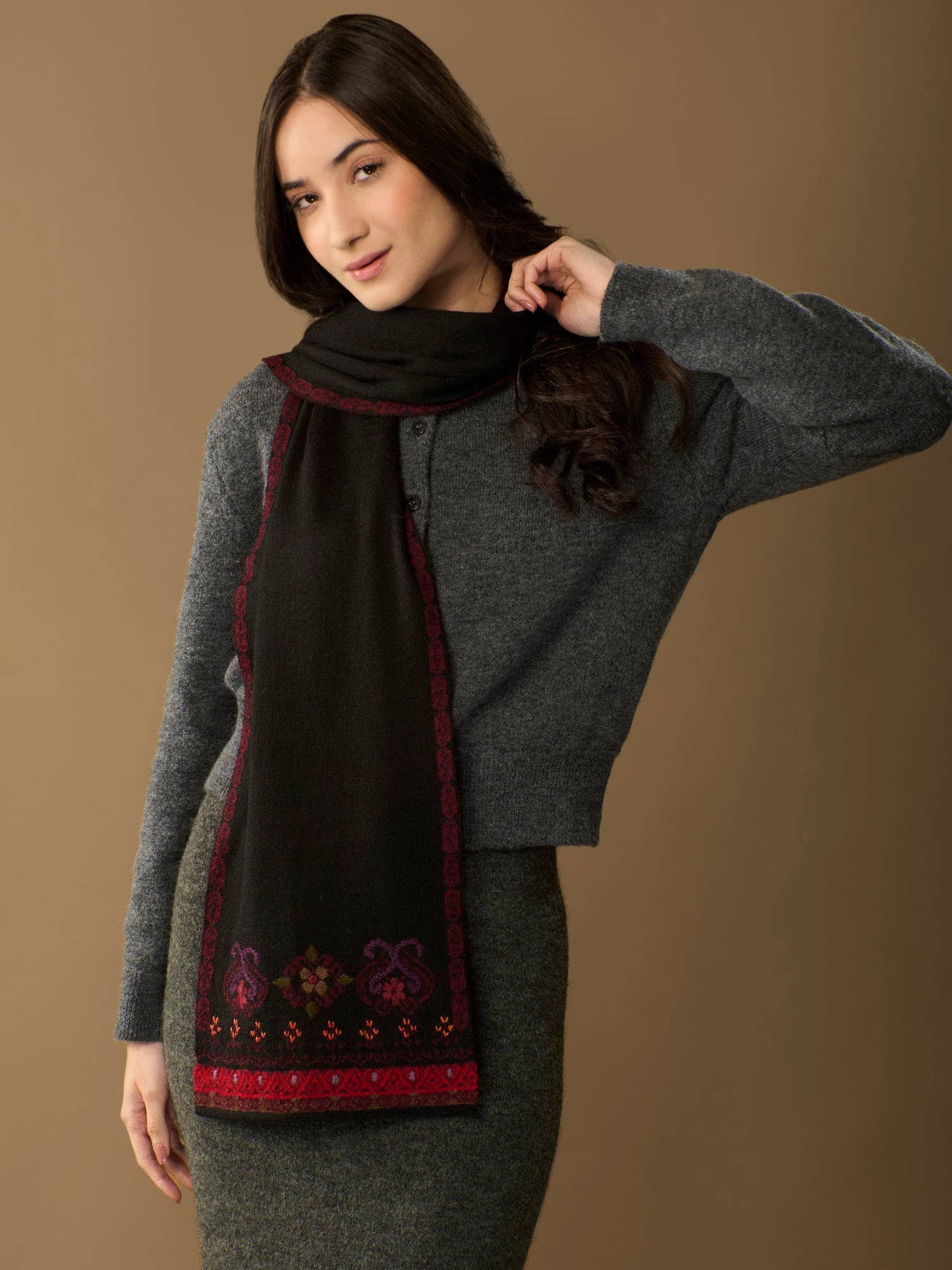 Eva Alpaca Scarf | Hand Embroidery Mint