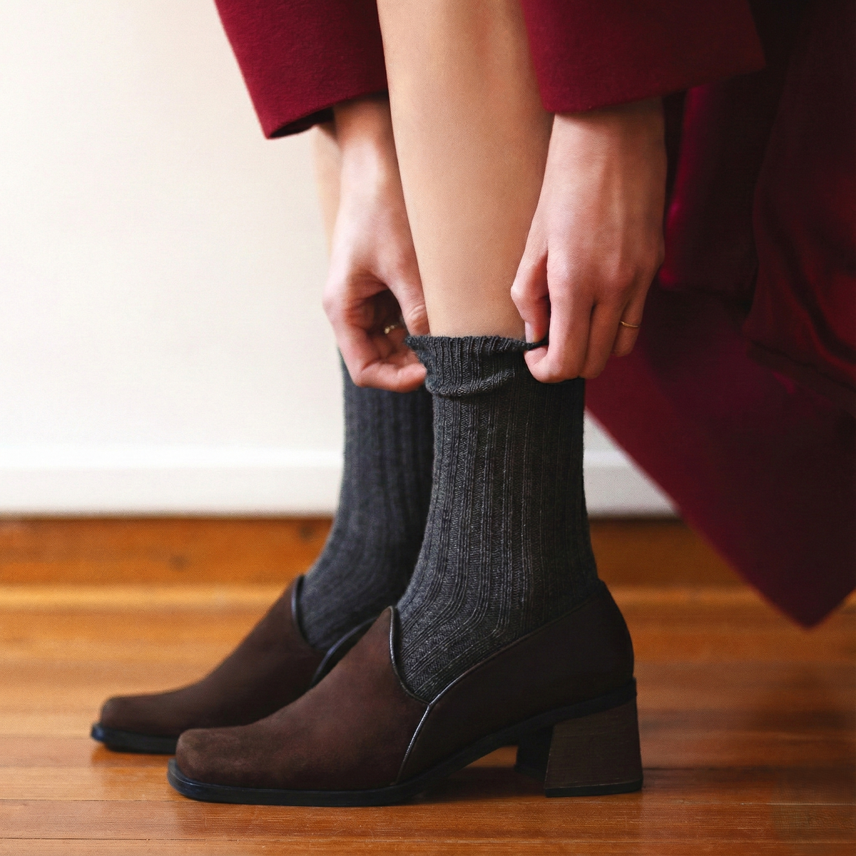 KLUE Silk and Wool DUST STAR socks | Anthracite