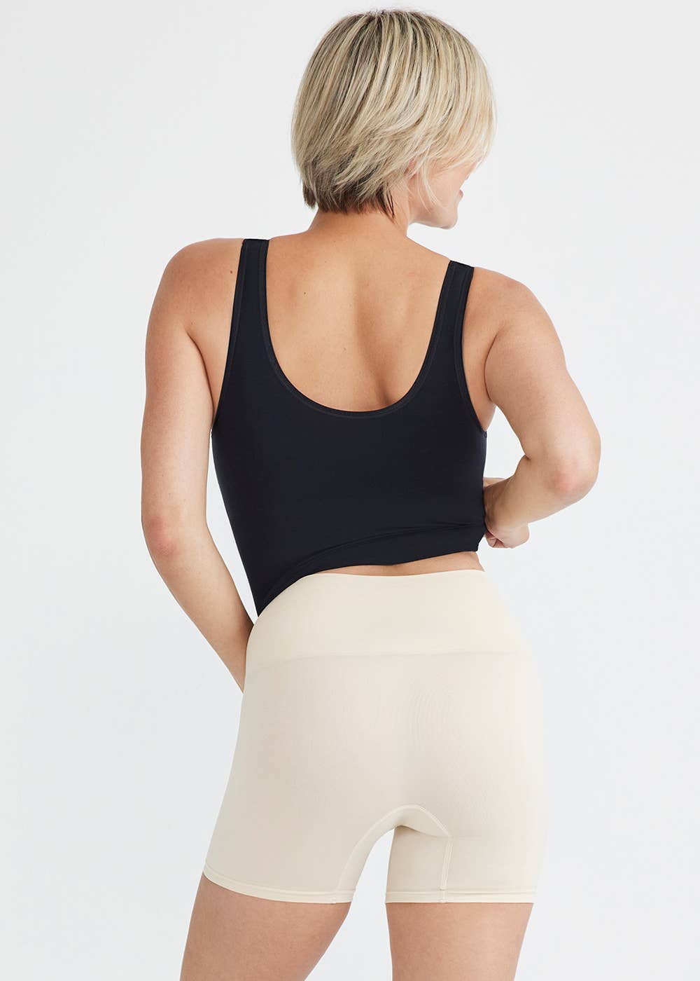Mona Shaping Short- Nylon Seamless