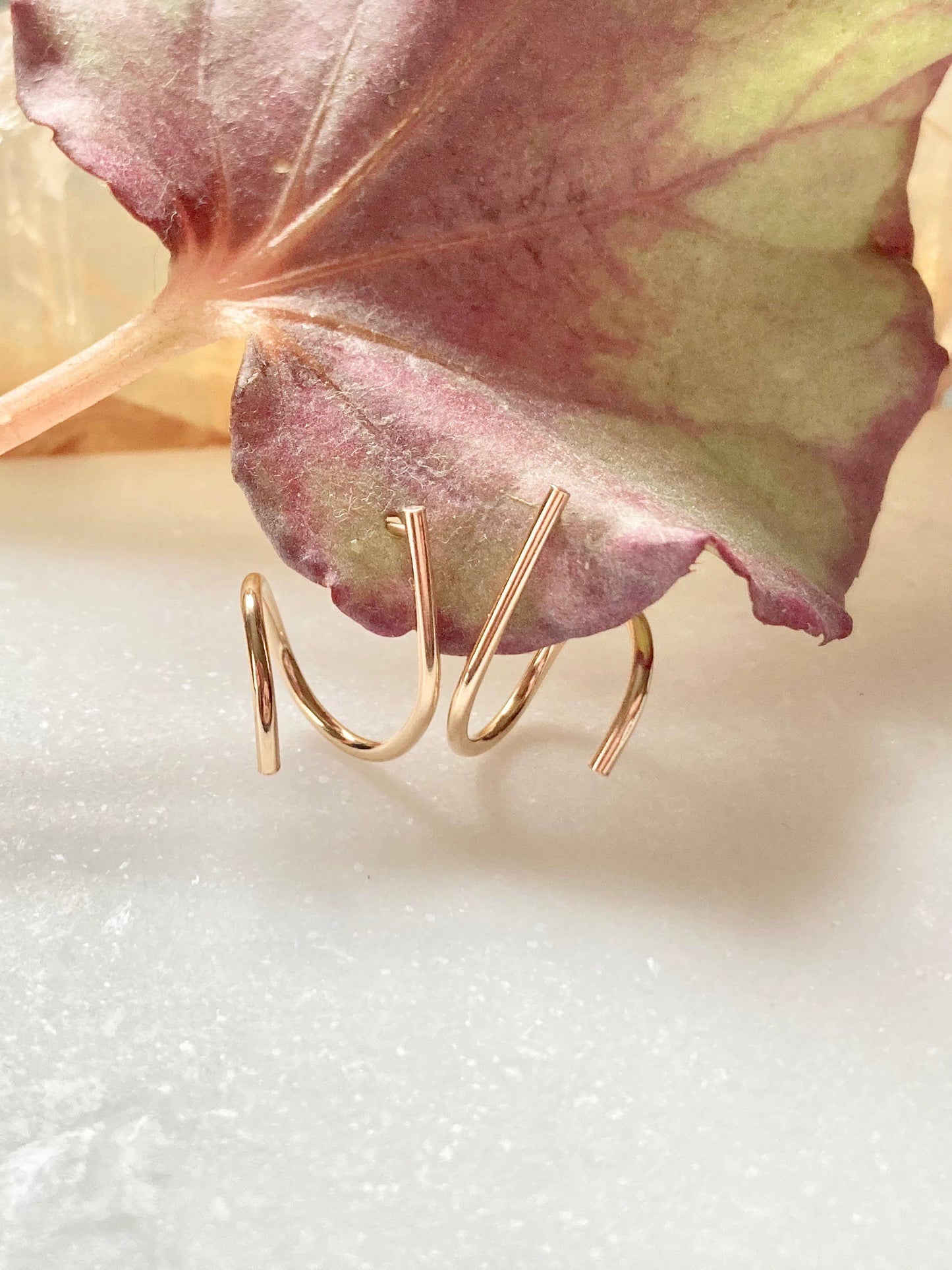 Wisp Stud - Simple Minimal Twist