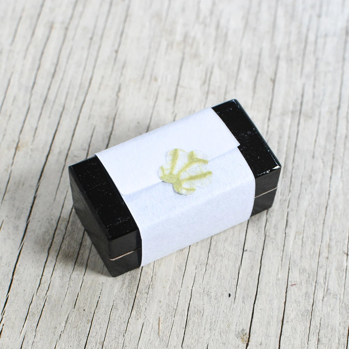 Mini Mending Kit by Hiro