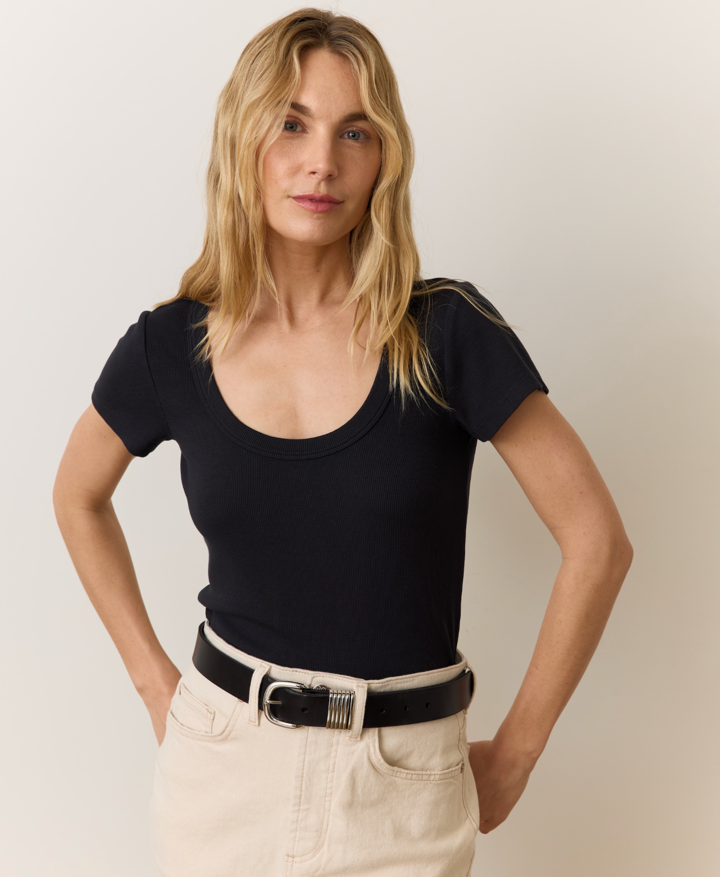 Sun-In Lexi Scoop Neck Tee | Faded Black