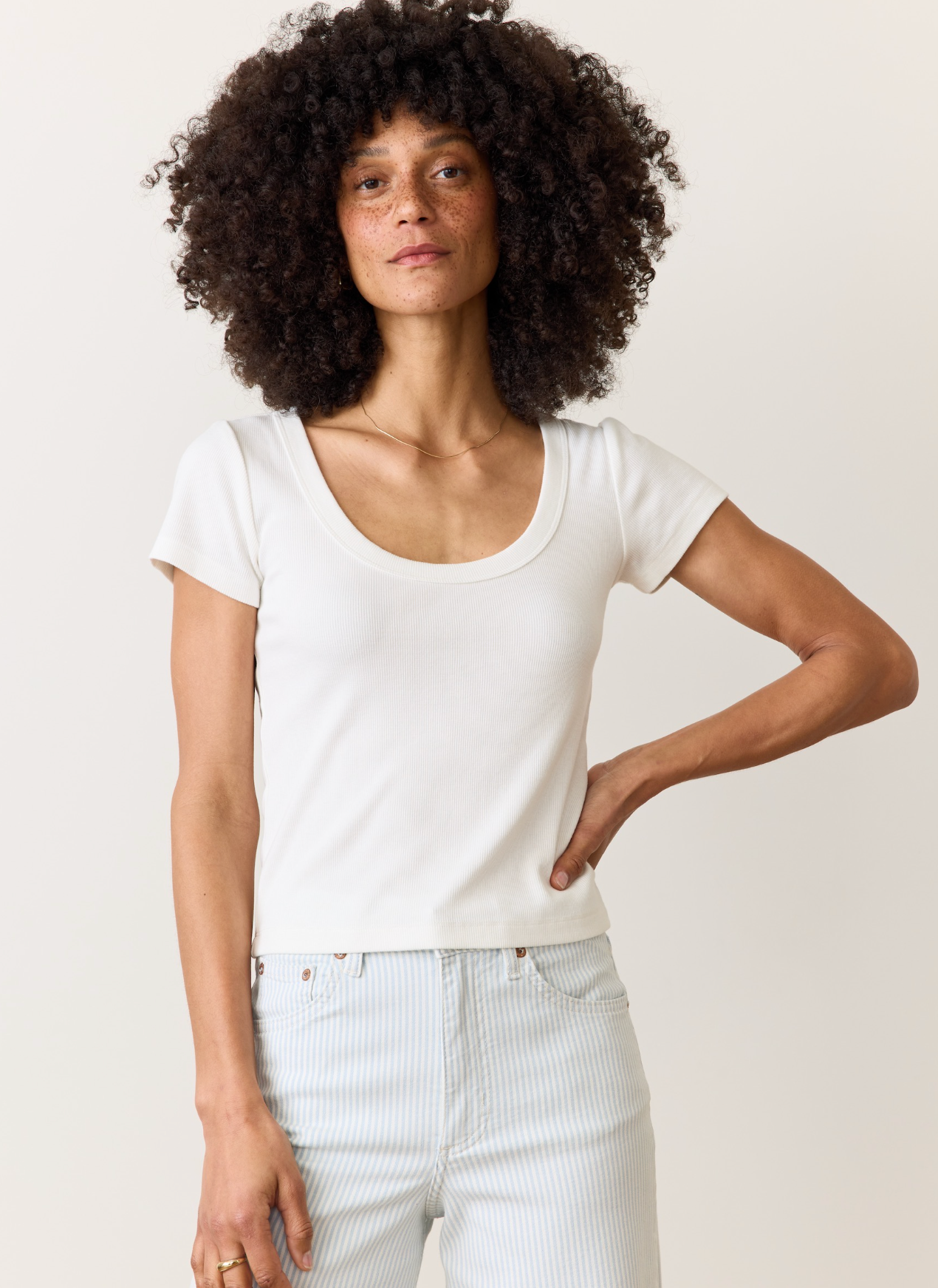 Sun-In Lexi Scoop Neck Tee | Antique White