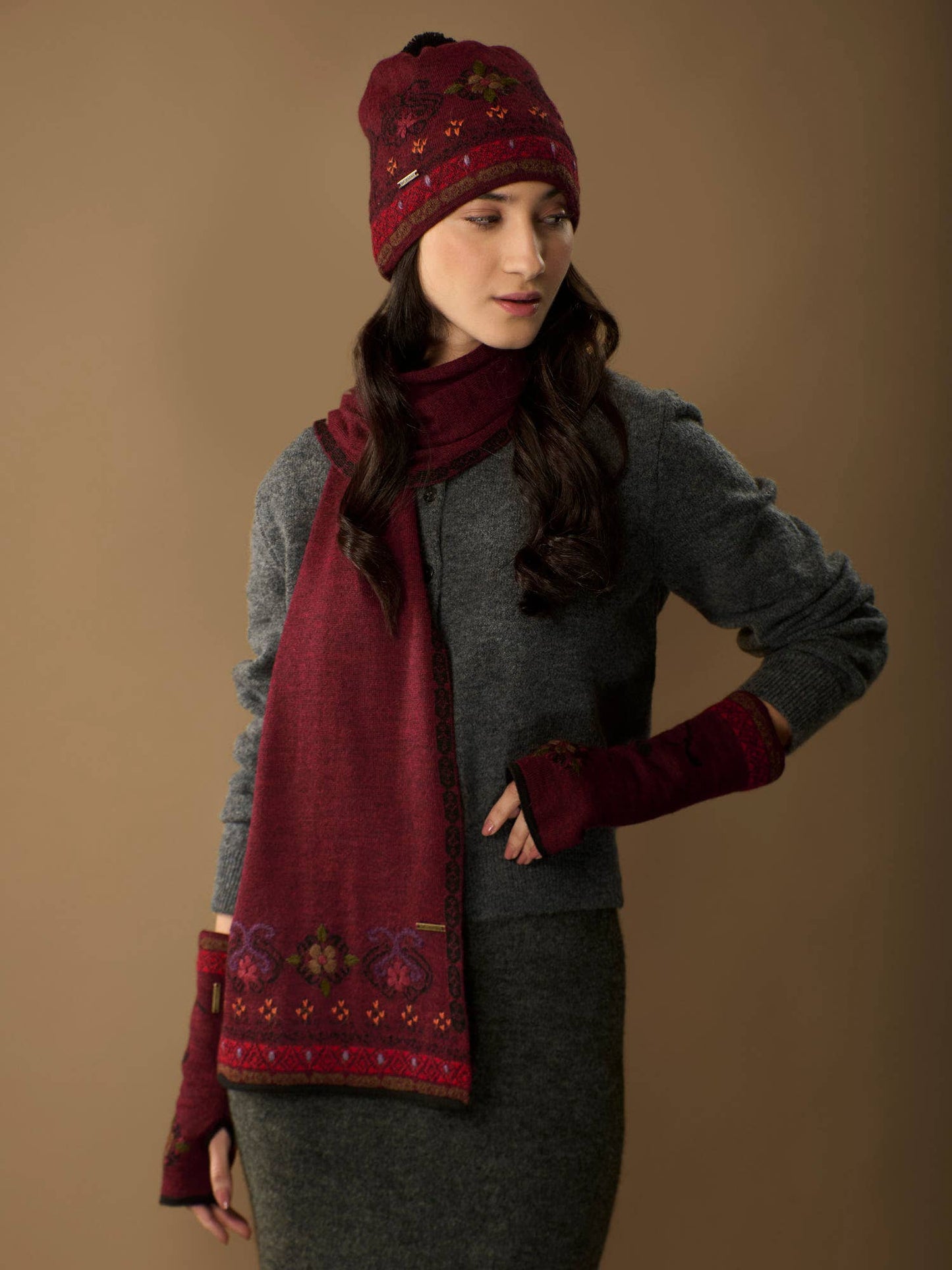 Eva Alpaca Scarf | Hand Embroidery Mint