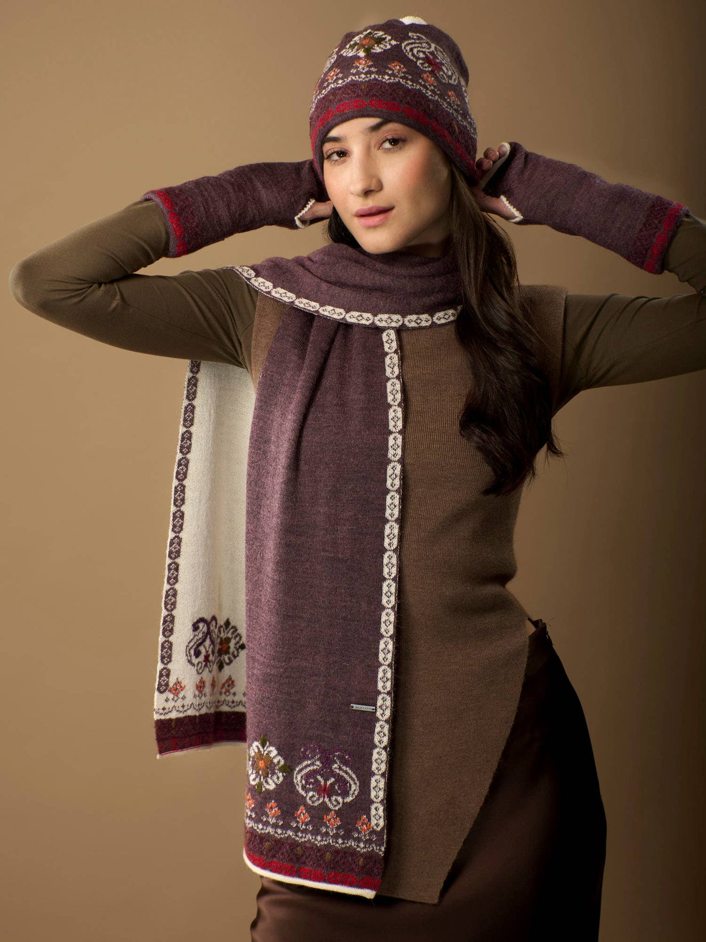 Eva Alpaca Scarf | Hand Embroidery Mint