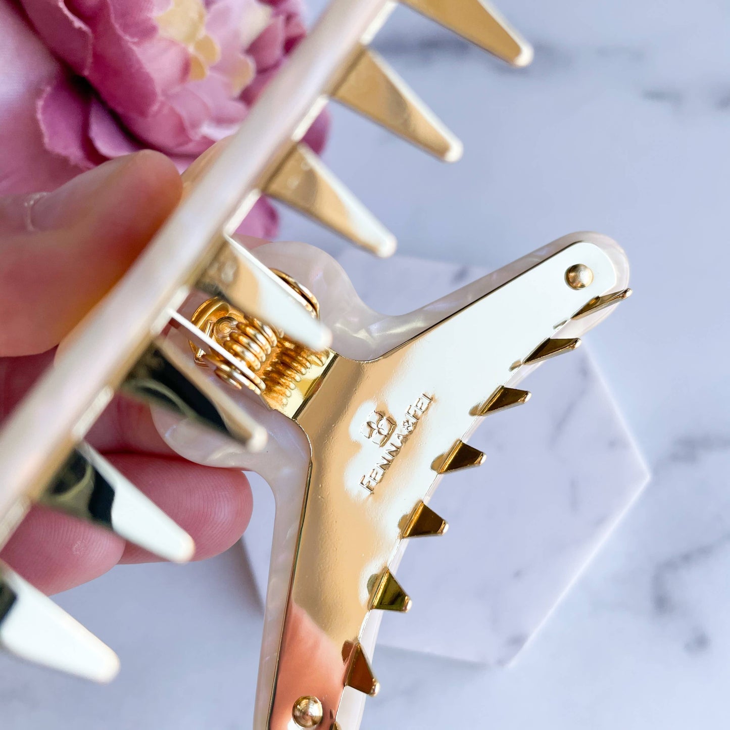 French Claw in Opal | White Pearlescent Acetate Clip