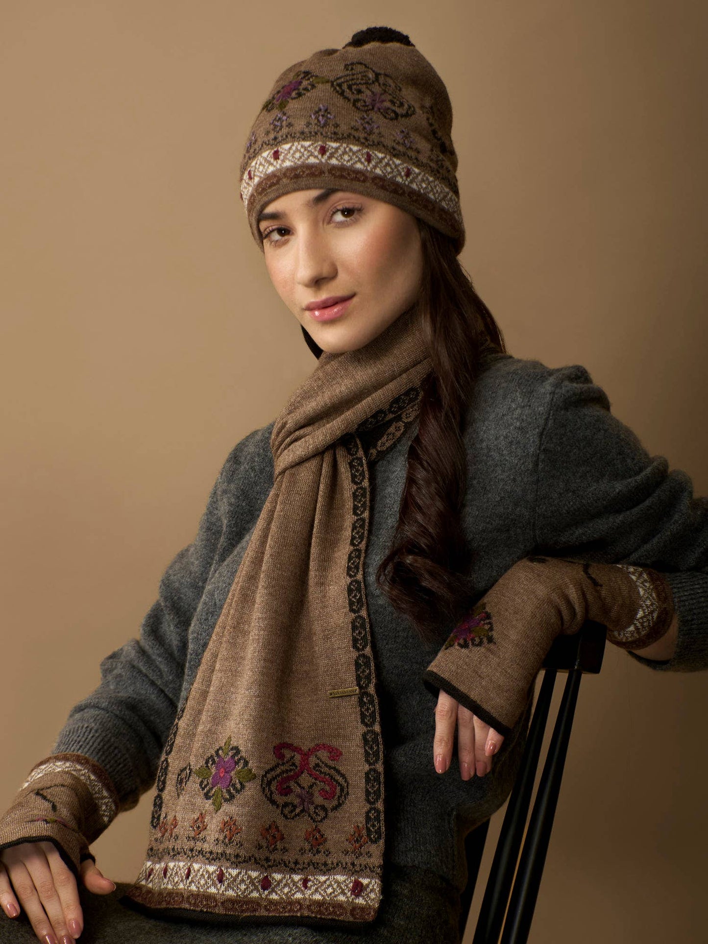Eva Alpaca Scarf | Hand Embroidery Mint