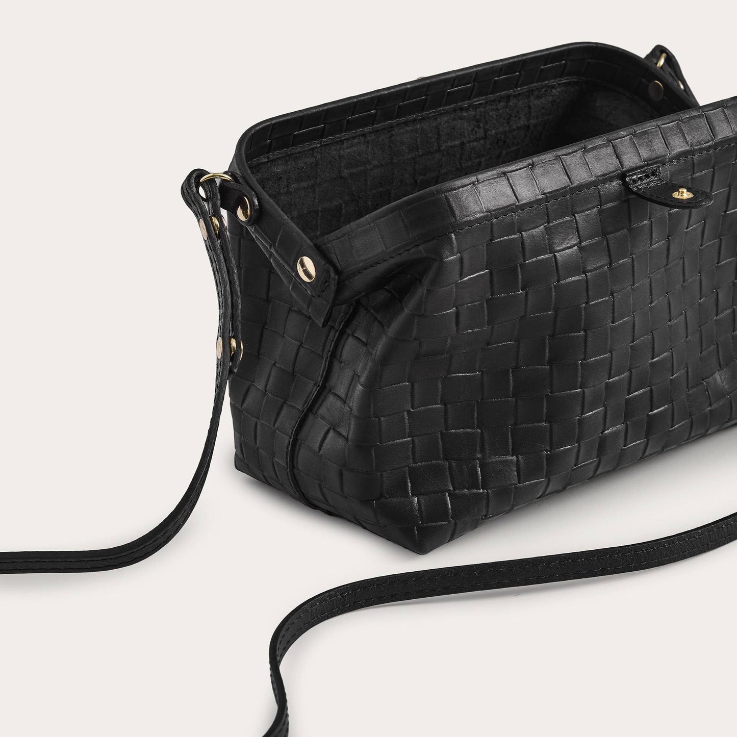 Rofe Bag M, matte black braid