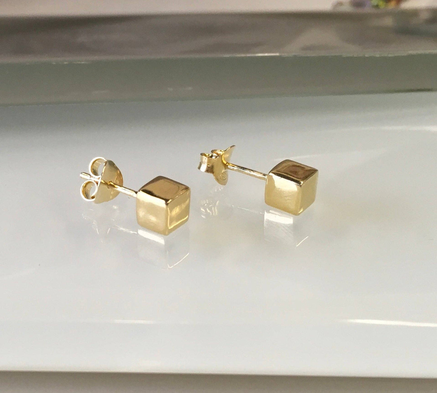 Cube stud earrings