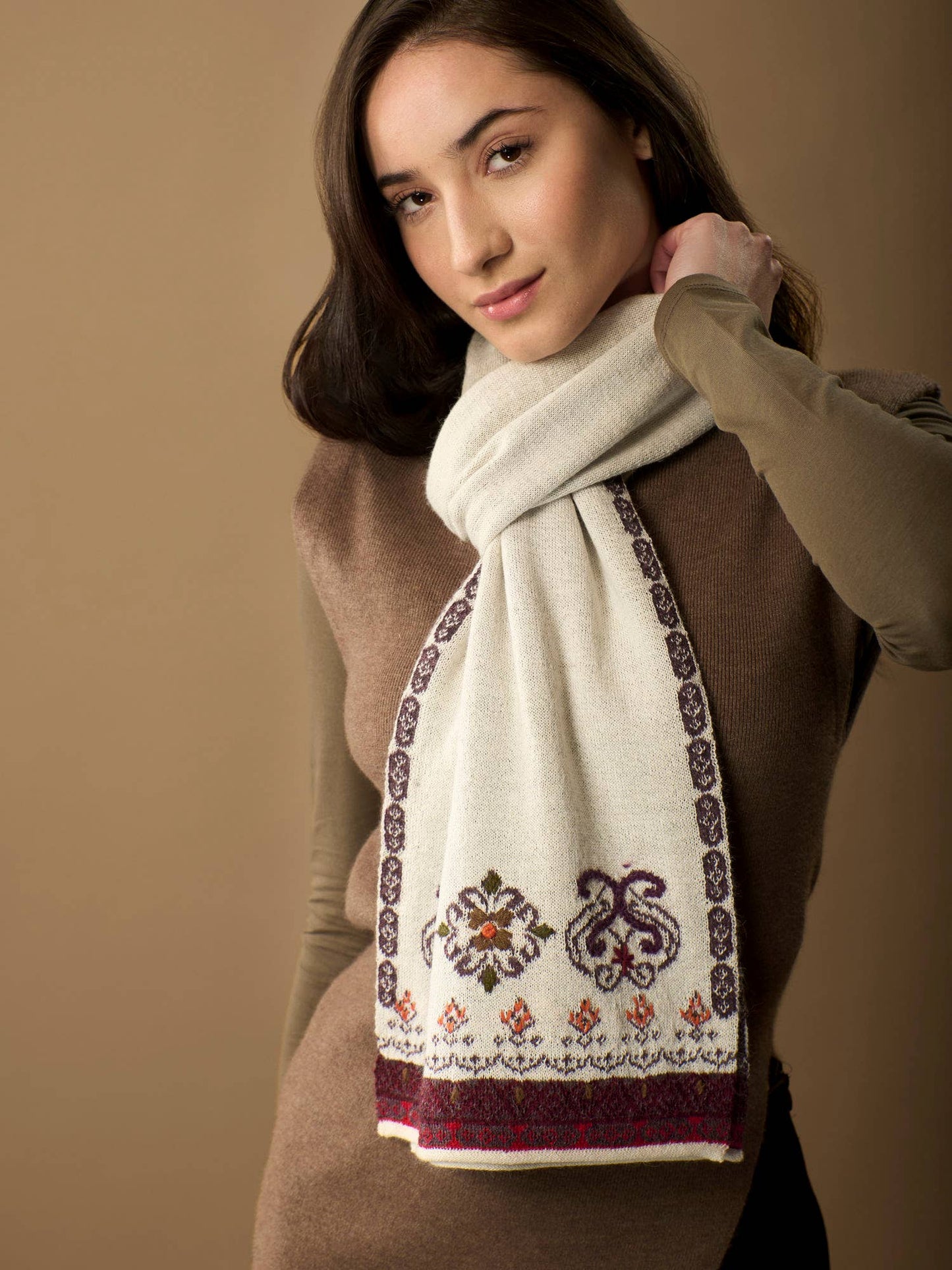Eva Alpaca Scarf | Hand Embroidery Mint