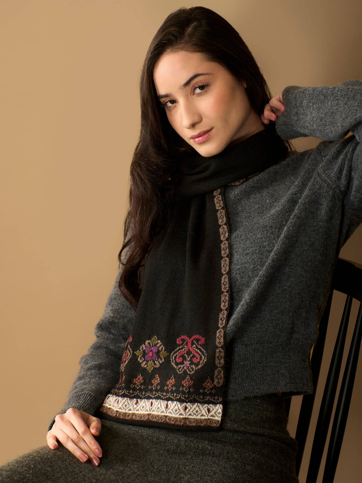 Eva Alpaca Scarf | Hand Embroidery Mint
