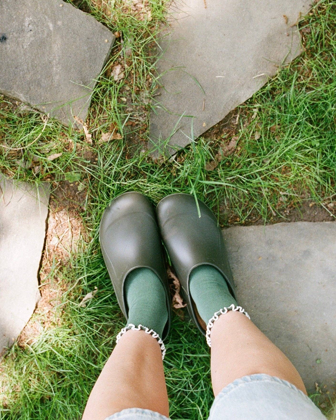 RUFFLE RIB QUARTER SOCKS GREEN and WHITE