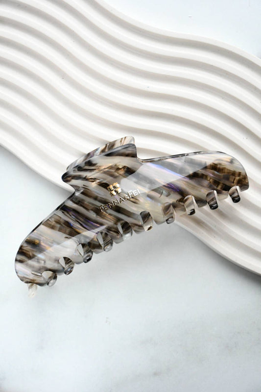 Glamour Grip XL Acetate Hair Claw in Tuxedo