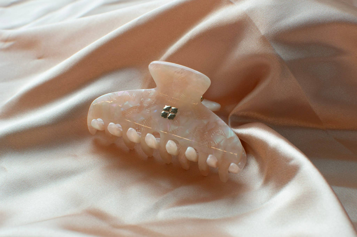 Mini Glam Claw in Cottage | Pink Pearlescent Cutesy Pink