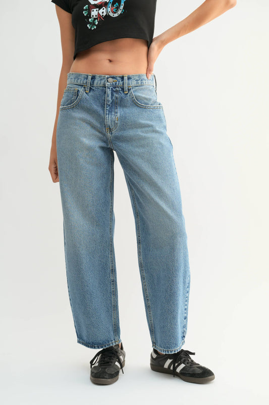 BP479N - MED - Barrel Jean