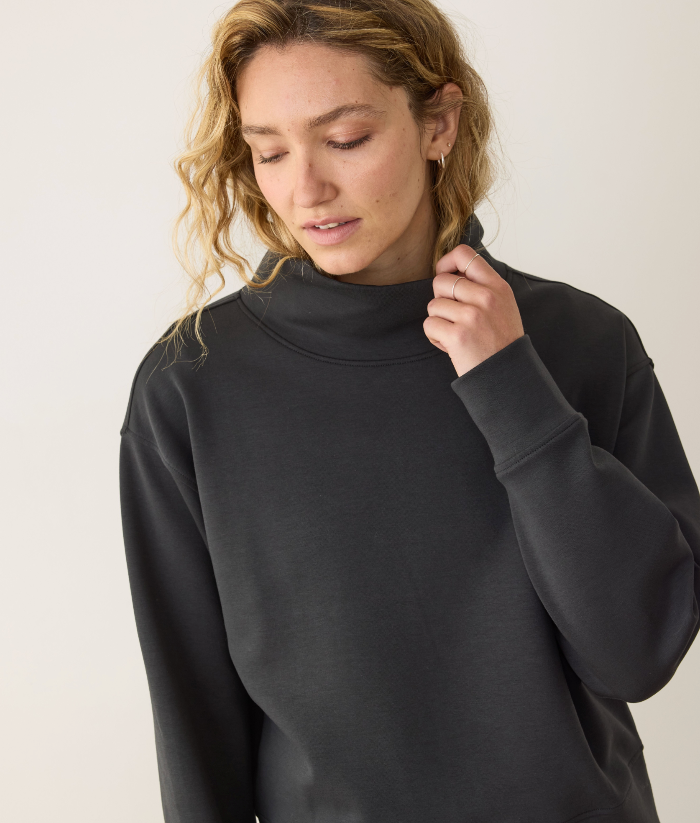 Nova Mock Neck Sweatshirt | Washed Black