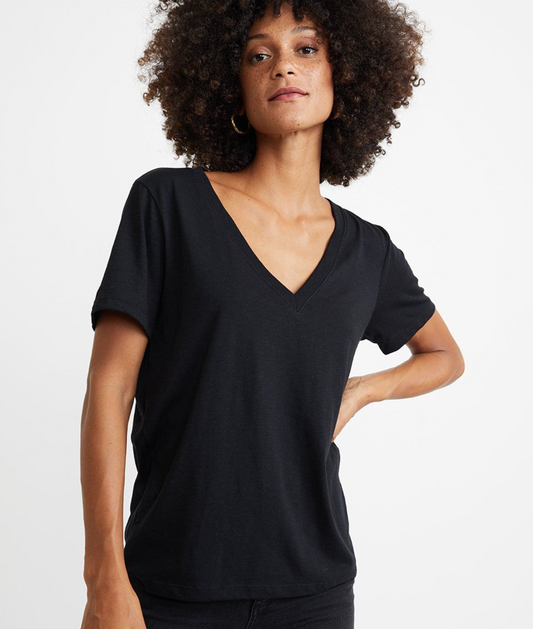 Boyfriend V-Neck Tee | Black