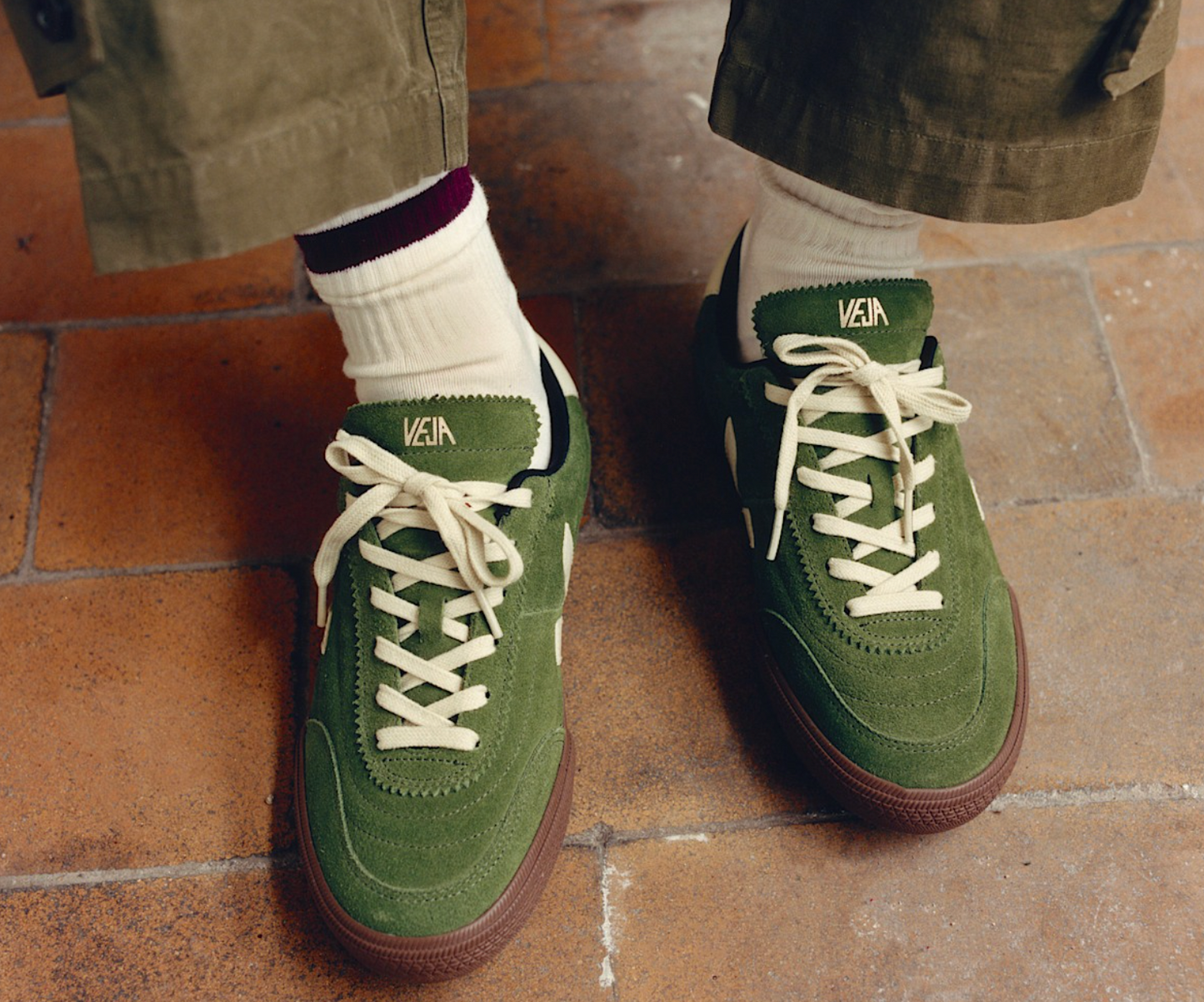 VEJA Panenka Suede Militar Pier Bark