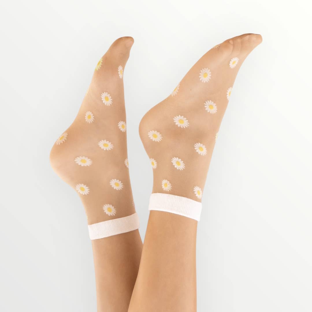 Agathe – daisy socks, nude embroidered veil