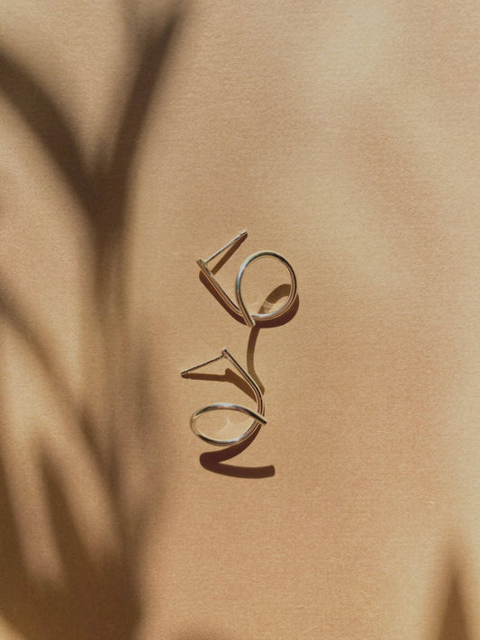Wisp Stud - Simple Minimal Twist