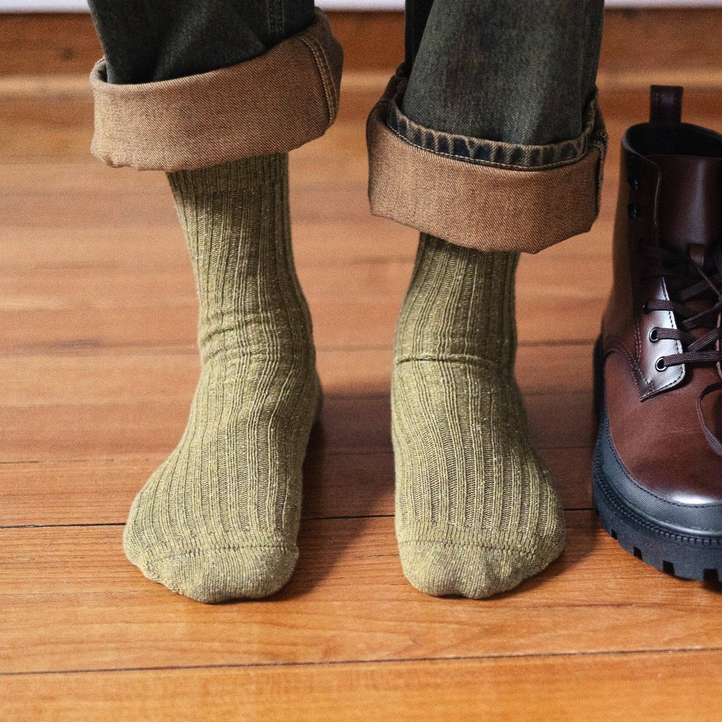 KLUE Silk and Wool DUST STAR socks | Khaki