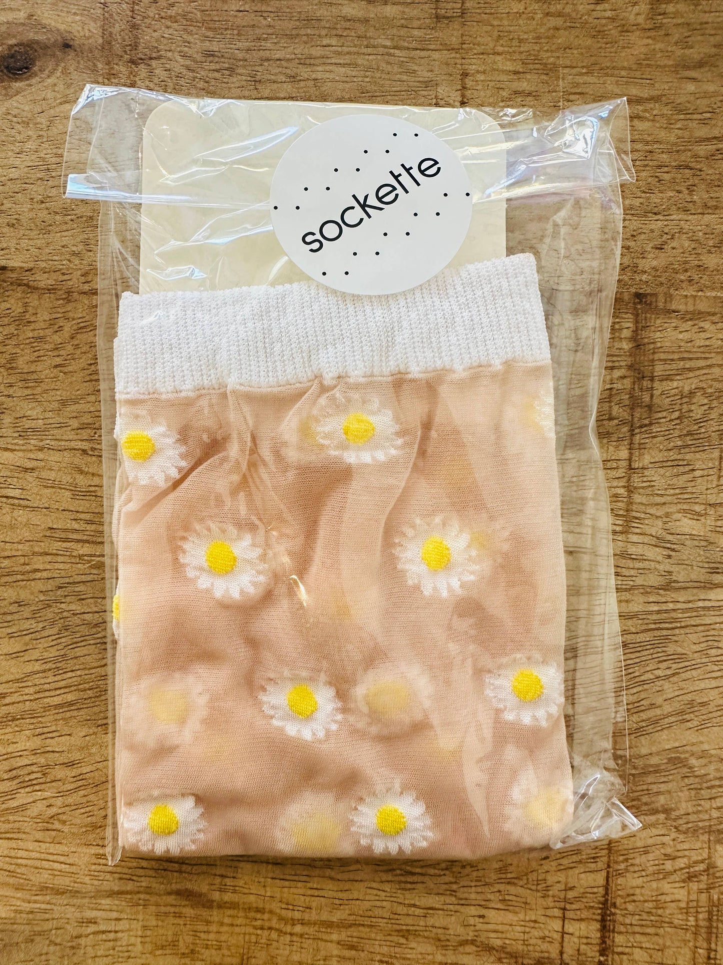 Agathe – daisy socks, nude embroidered veil