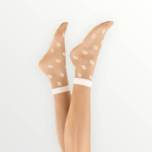 Agathe – daisy socks, nude embroidered veil