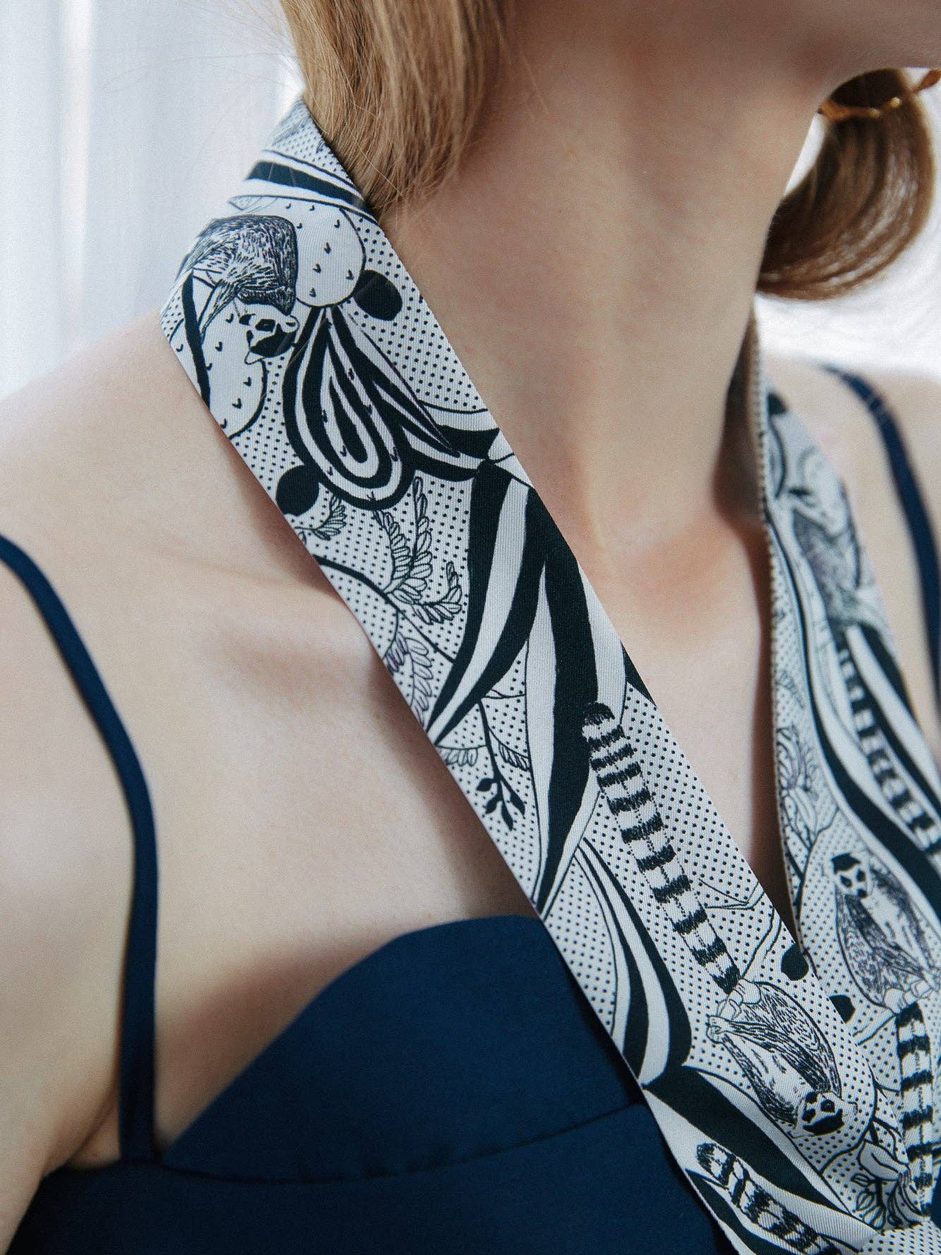 Madagascar Silk Skinny Scarf | Black & White